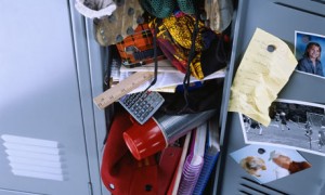 messy-locker-001